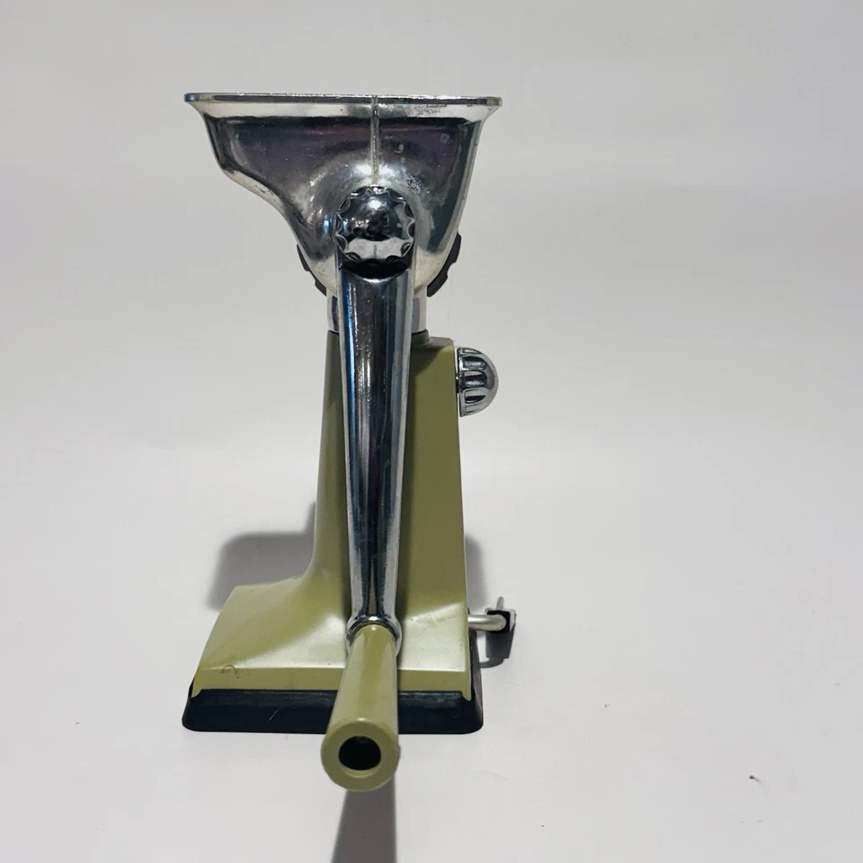 Picadora de alimentos vintage Rival Grind O Mat picadora de carne modelo 303 verde aguacate usada en excelente estado Foto 4 de 4