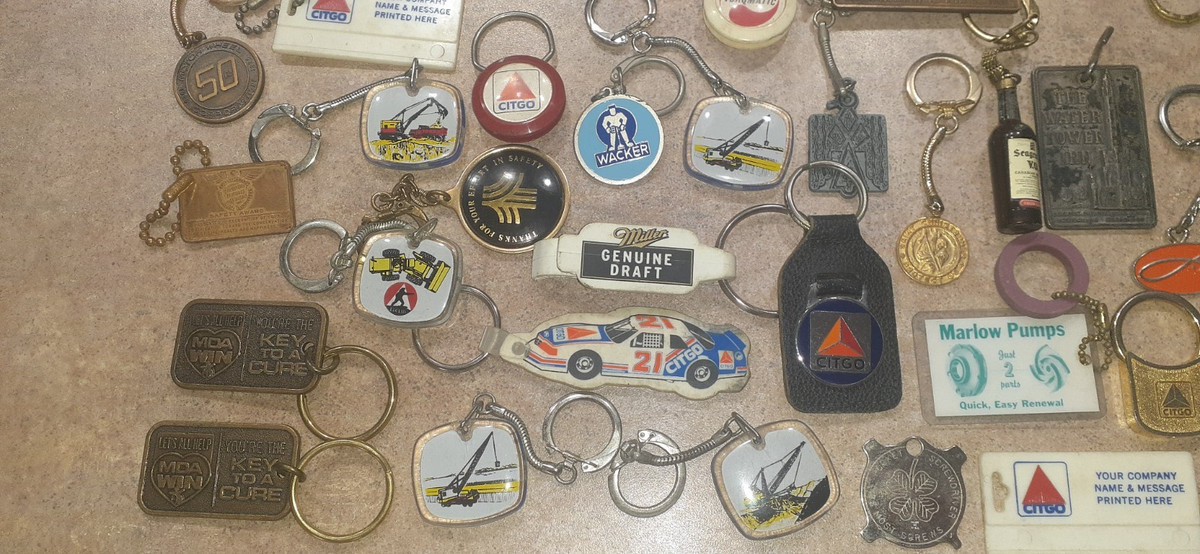 LOT OF 50 VARIOUS BRAND NAMED KEY CHAINS View 2