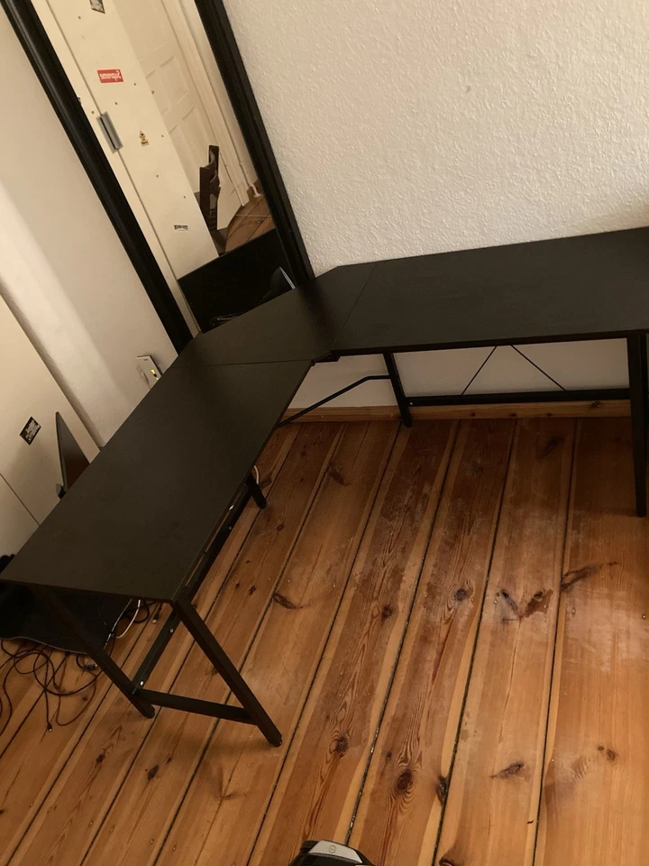 Schwarzer großer Eckenschreibtisch