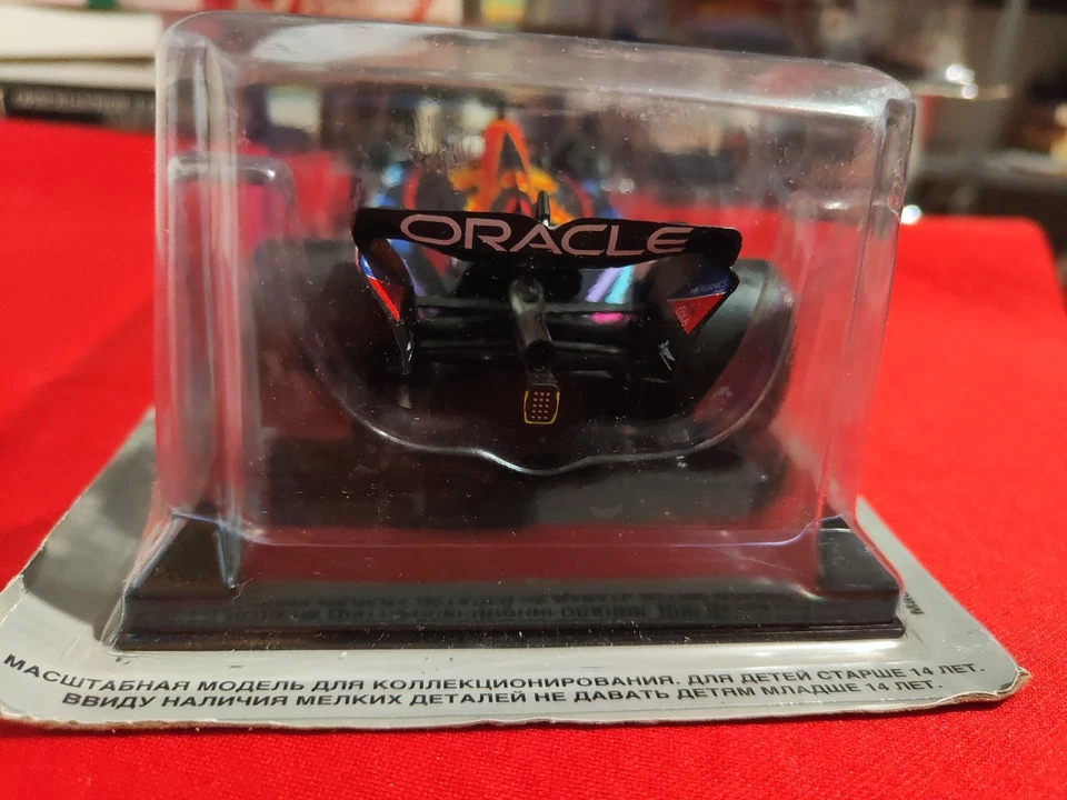 Collezione : Auto da corsa 1:24 Red Bull RB19  Max Verstappen 2023 . Con Fascic - Immagine 4 di 4