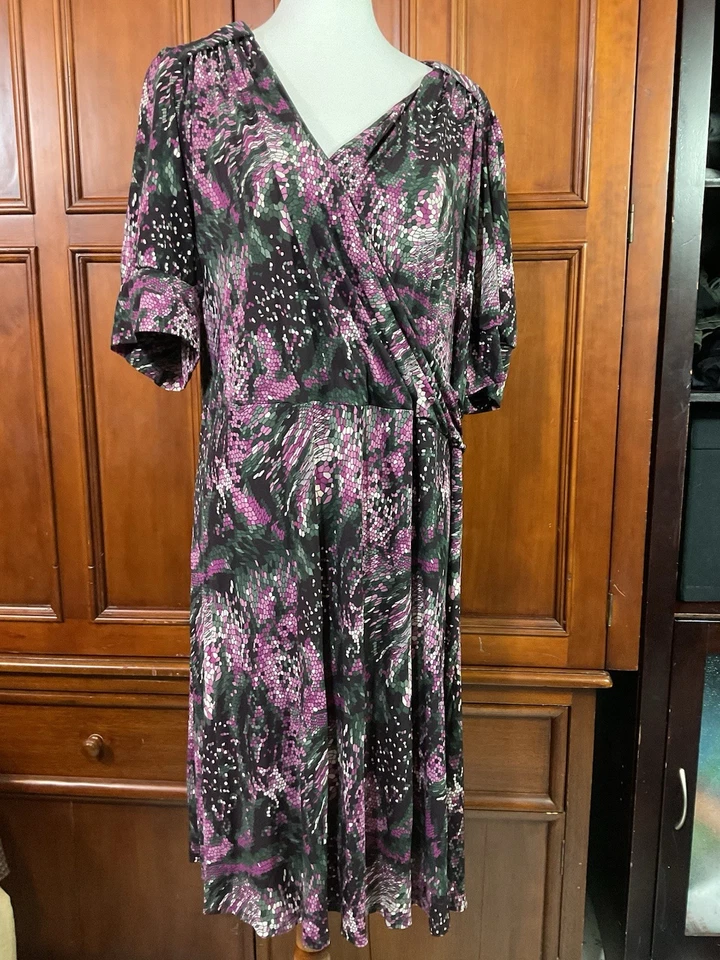 Lane Bryant Women’s Size 26/28 Vneck Wrap Type Dress Black Purple Lknw As Pictur - Image 2 of 4