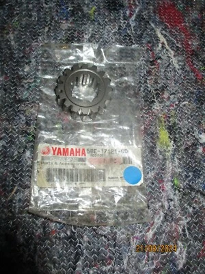 pignon de 2ème PRIMAIRE neuf , origine YAMAHA 250 YZ / 400 YZF réf 5BE-17121-00 - Photo 1/3