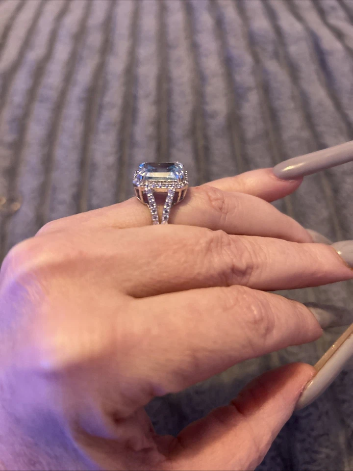 Ring Sz 7 Aquamarine Lab Stone In Sterling 925 With Teeny Tiny Diamonds Ea Side! - Image 2 of 3