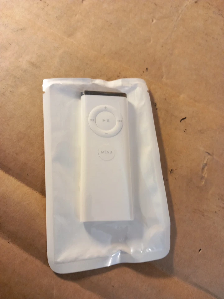 NEW Apple A1156 Remote Control for Apple TV iMac MacBook Pro - Image 4 of 4