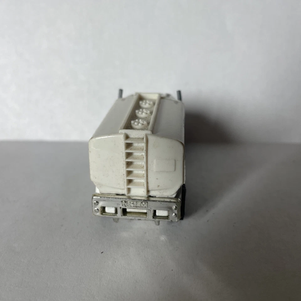 Vintage 1981 Matchbox Peterbilt Wisconsin Toy Truck ~ Eagle River Dairy Farm - Image 4 of 4