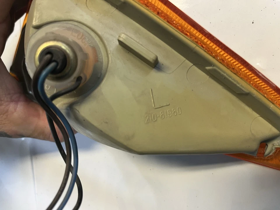 Yamaha Venture Royale 1300 Cc 1987 OEM intermitente derecho e izquierdo con pernos Foto 2 de 4