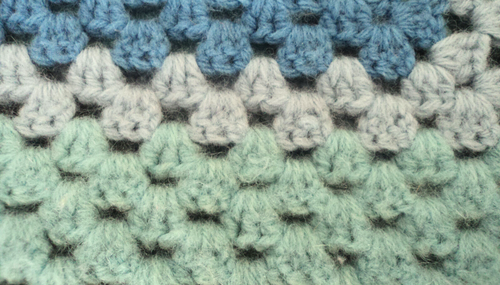 BIG SQUARE HAND KNIT/CROCHET WOOL BLUES & CREAM THROW BLANKET AFGHAN - Picture 6 of 8