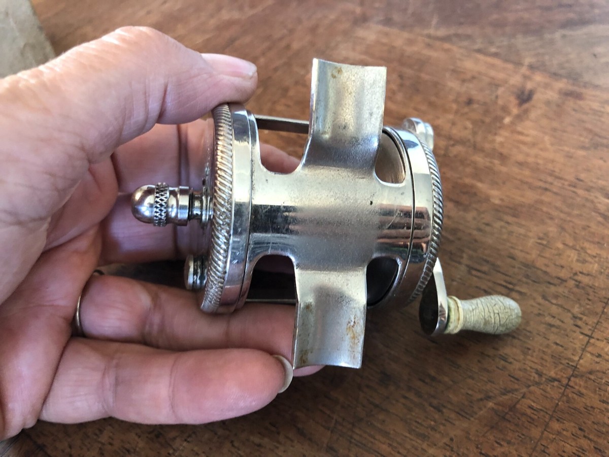 Ancien Moulinet De Pêche PRATIC Déposé - Petit Modèle Pour Eau Douce