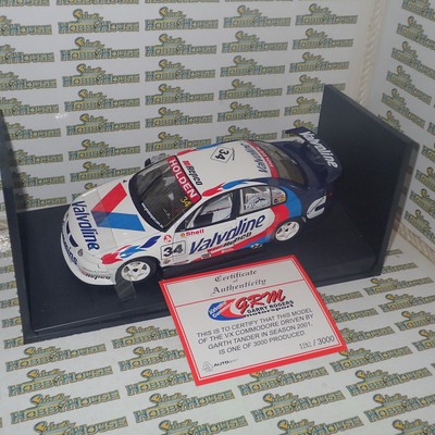 Biante/AutoArt 80163- Diecast 1:18 HOLDEN COMMODORE VX 2001 #34 VALVOLINE GAR...