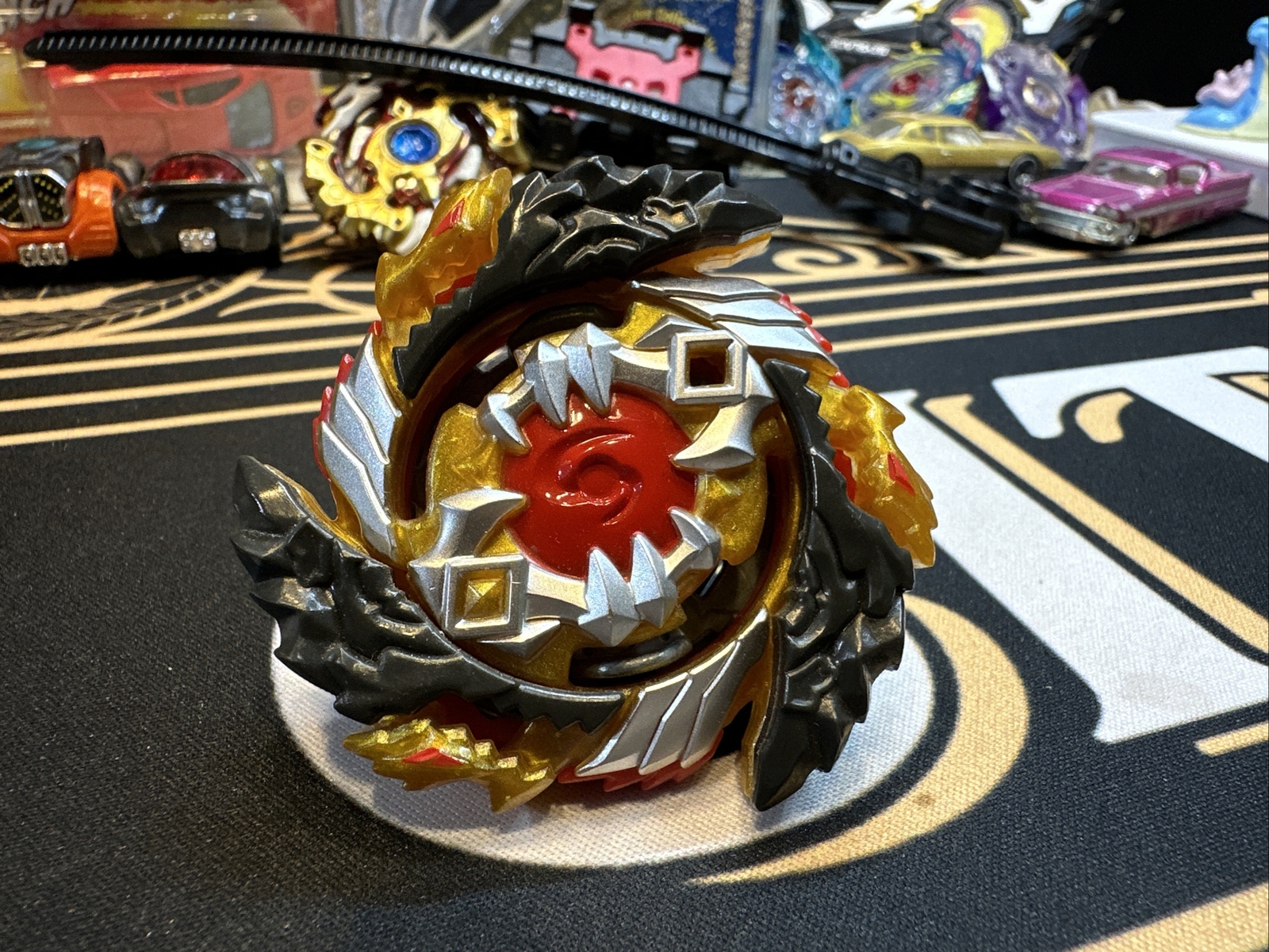 TOMY Hasbro Beyblade Geist Fafnir F4 Red Black Championship Battle Clash