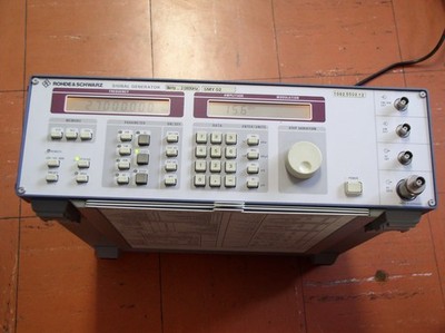 SIGNAL GENERATOR SMY 02, Rohde & Schwarz, 9 kHz - 2.080 GHz