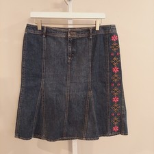 Bandolino Denim Skirt 10 Boho Embroidered Knee Length Fairy Coastal Cowgirl