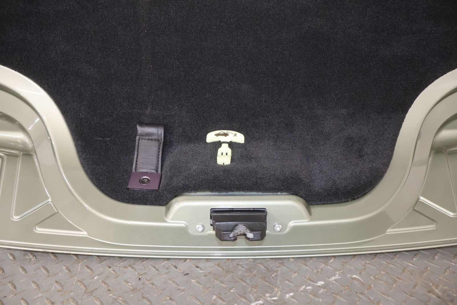 Aston Martin V8 Vantage 2009 Condenser compartment lids Set
