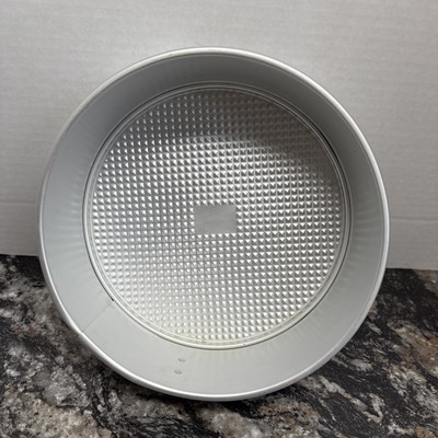 Wilton Aluminum Springform Pan, 9 in. Round Pan for Cheesecakes and Pizza