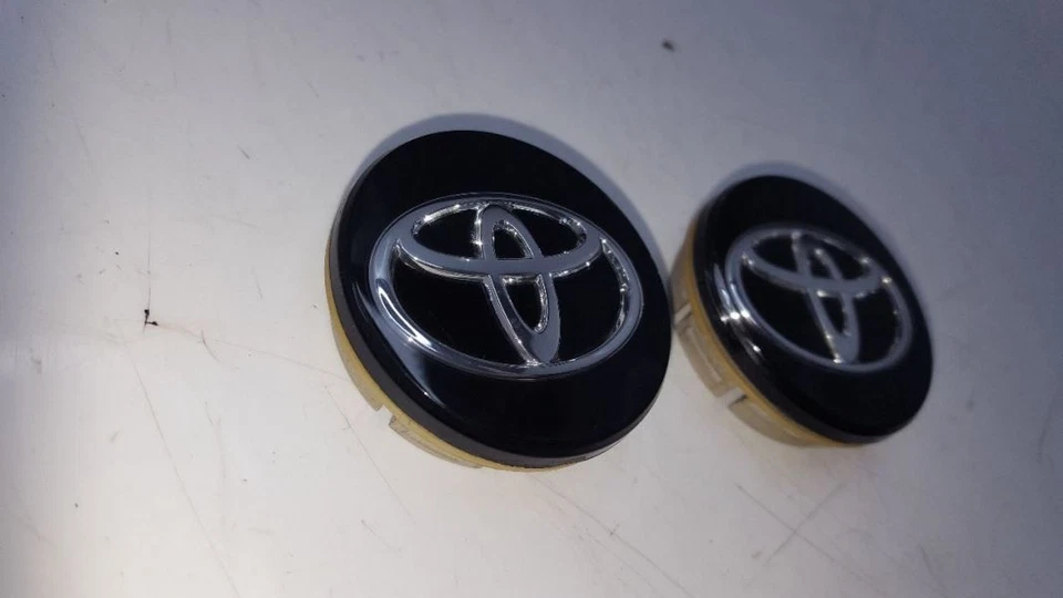Tapacubos centrales de rueda (2) Toyota 86 2019 Foto 3 de 4