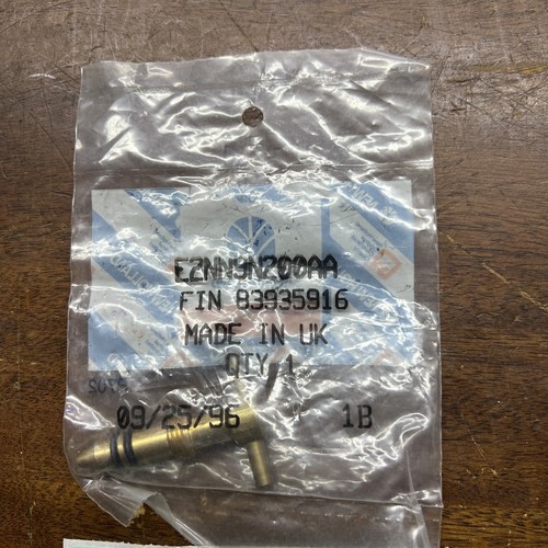 new holland e2nn9n200aa valve Brass OEM - Picture 2 of 3