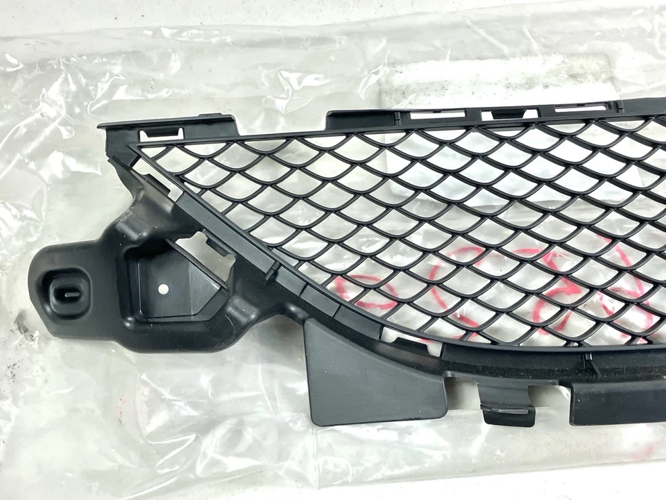 Nuevo Mercedes-Benz Clase C 08-23 C43 C63 AMG Parrilla Inferior OEM 2058852123 Foto 4 de 4