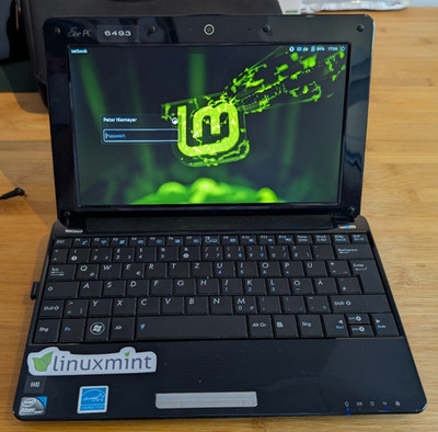Netbook Asus Eee PC 1005HAG 1.6GHz 1GB 128GB SSD Linux Mint 19.3 32bit + Tasche