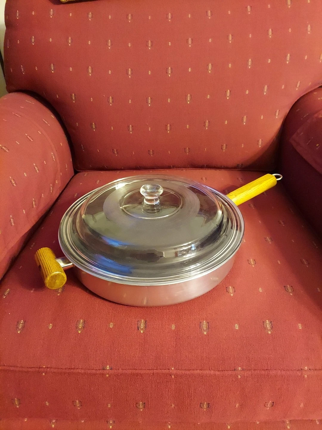 Mirror Skillet with Wooden Handles and Glass Lid
Opens in a new window or tab