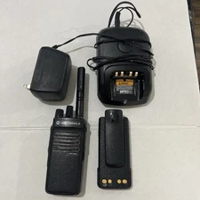 Motorola XPR 3300e Walkie-Talkie AAH02RDC9VA1AN w charger #A W3C
