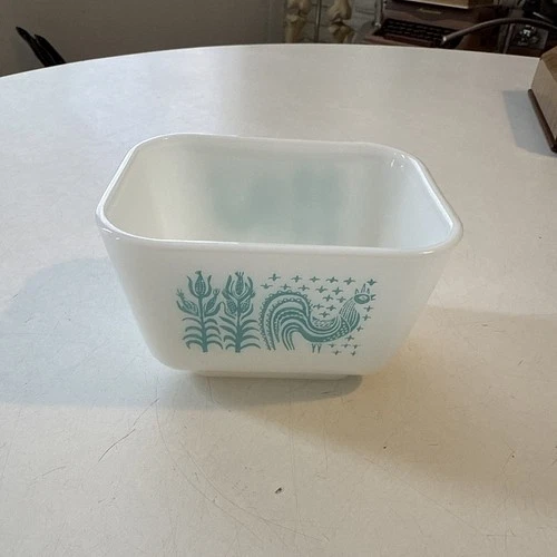 PYREX Amish Butterprint Turquoise Rooster 0502 1 1/2 Pint Dish 6.5 X 4 X 2.5