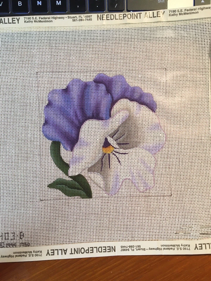 Lienzo Flor Aguja Pintado a Mano Aprox 5"x 5" 18 Mallas Foto 2 de 4