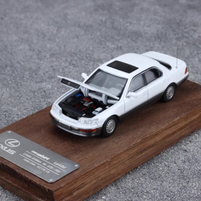 Fine works 1/64 Scale Lexus LS400 XF10 White Diecast Car