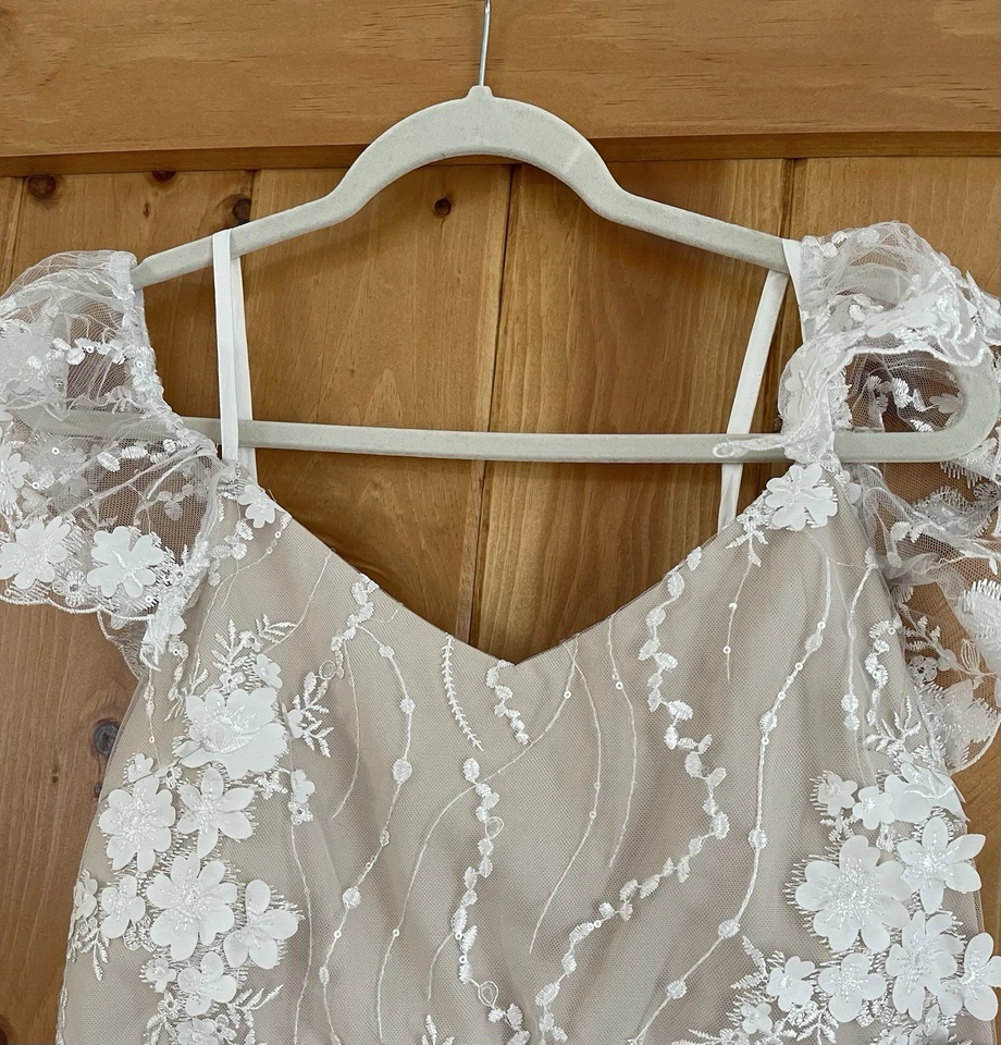 NEW Nude & White Floral Sequined Maternity Dress Size XL - Image 3 of 4