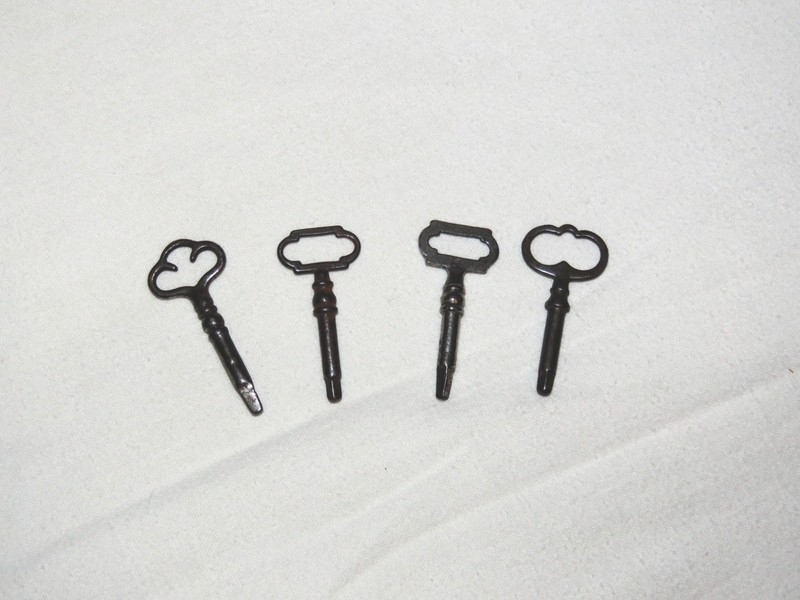 Qty- 4 Vintage Treadle Sewing Machine Drawer Keys