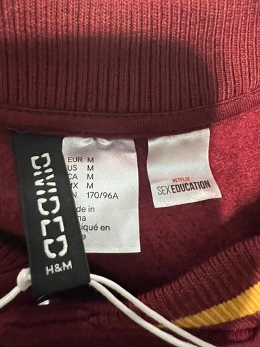 New H&M Netflix Sex Education Varsity Jacket Vest Burgundy Moordale Dolphins M - Picture 3 of 3