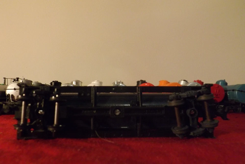 Model Power HO RTR Rolling Stock 40 Single Dome Tank Car Dow Chemical GATX 62432 - Image 2 of 4