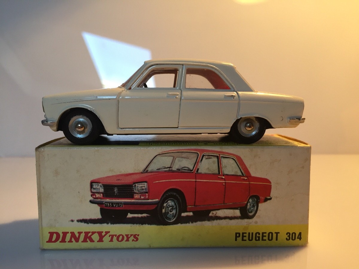 DINKY TOYS プジョー PEUGEOT 304（ 1/43 ） Dinky Toys Peugeot