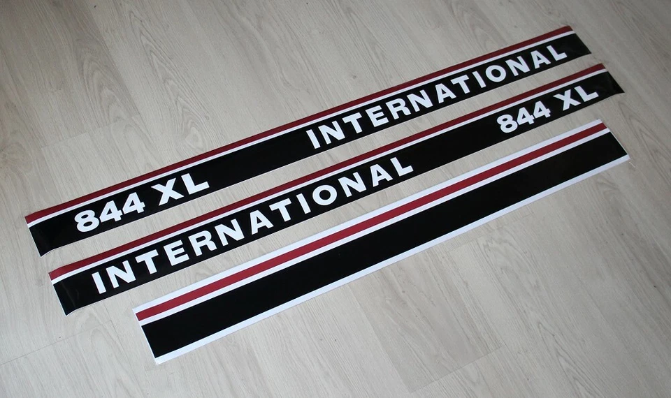 IHC Aufkleber international 844XL Logo Emblem Sticker Label lang