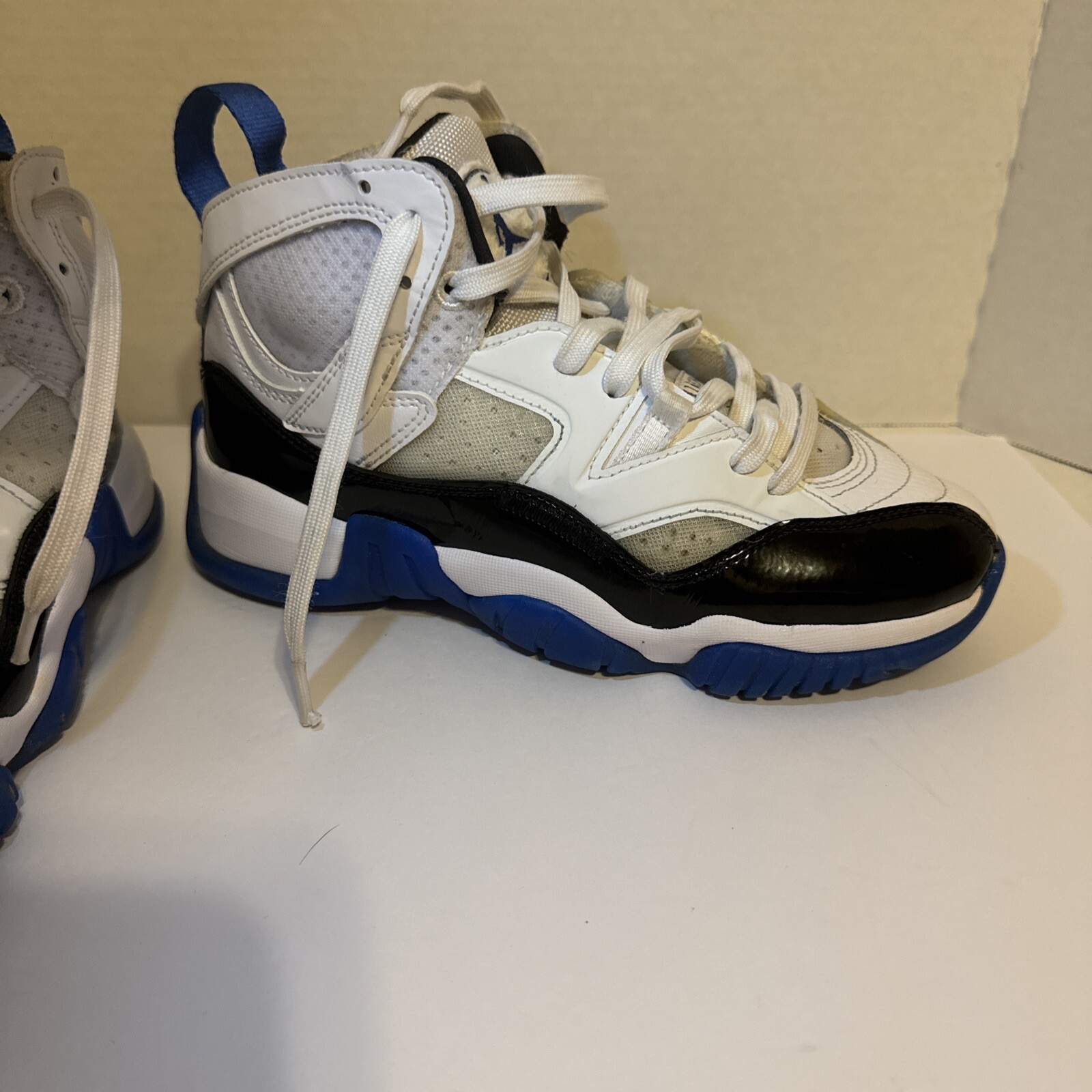 Nike Air Jordan Jumpman Two Trey "Concord" White Black DO1925-100 Men's Size 4