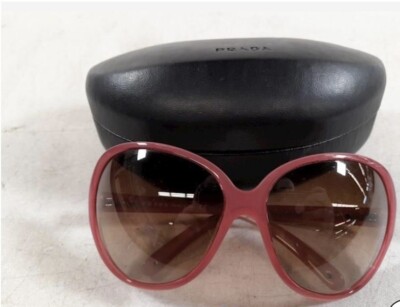 VINTAGE RED PRADA SPR 19I  2AU-6S1 SUNGLASSES WITH CASE.  CHIC!