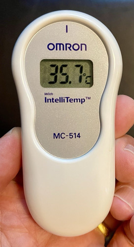 Omron Ear Thermometer MC‑514 – Tested, New Battery, Includes 9 Sleeves