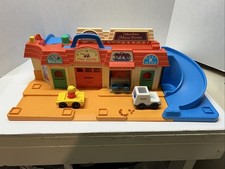 Vintage 1986 Fisher Price Main Street Little People Play Set 2500 With Ramos