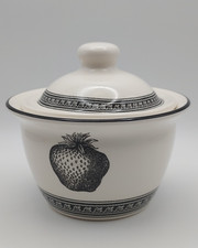 🔥 Pfaltzgraff FARMERS MARKET Sugar Bowl & Lid Strawberries Pat Farrell Design