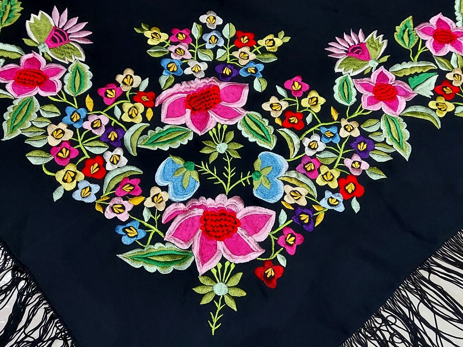 Huge Shawl Mantoncillo Triangular Embroidered Dou… - image 2