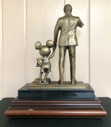 Rara Statua Disney Cast Member Partners In Excellence Award Walt & Topolino Bronzo - Foto 3 di 12