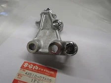 NOS Suzuki GV700 Madura Right Footpeg Bracket 1985 GV700GL 43510-07A00