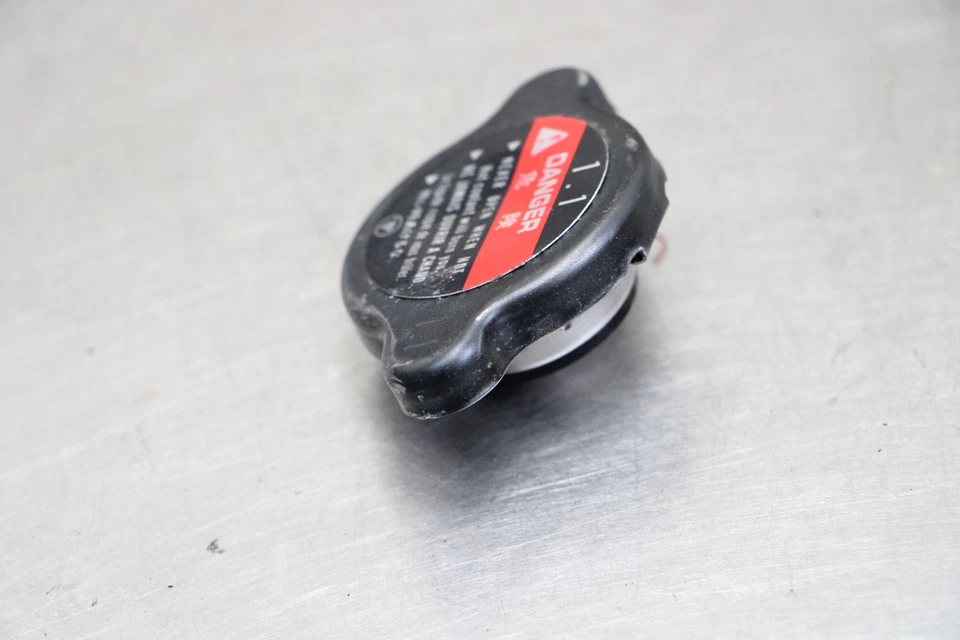 01 HONDA RVT1000R RC51 SP1 RADIATOR CAP - Image 4 of 4