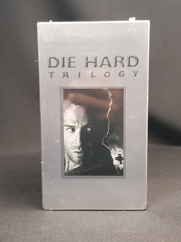 Factory Sealed 1996 Die Hard Trilogy THX VHS 3 Tape Box - Bruce Willis (NIB) NEW - Foto 4 di 5
