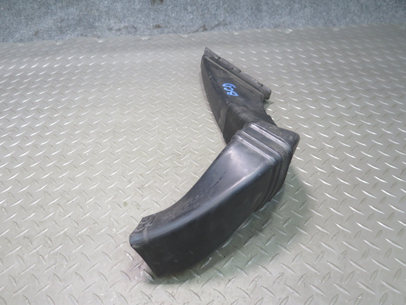 2006-2012 BENTLEY FLYING SPUR LEFT & RIGHT SIDE AIR INTAKE HOSE PIPE SET