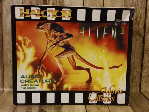 Halcyon Alen 3 ALIEN CREATURE WITH BASE 1:9 Scale Model Kit OPEN BOX