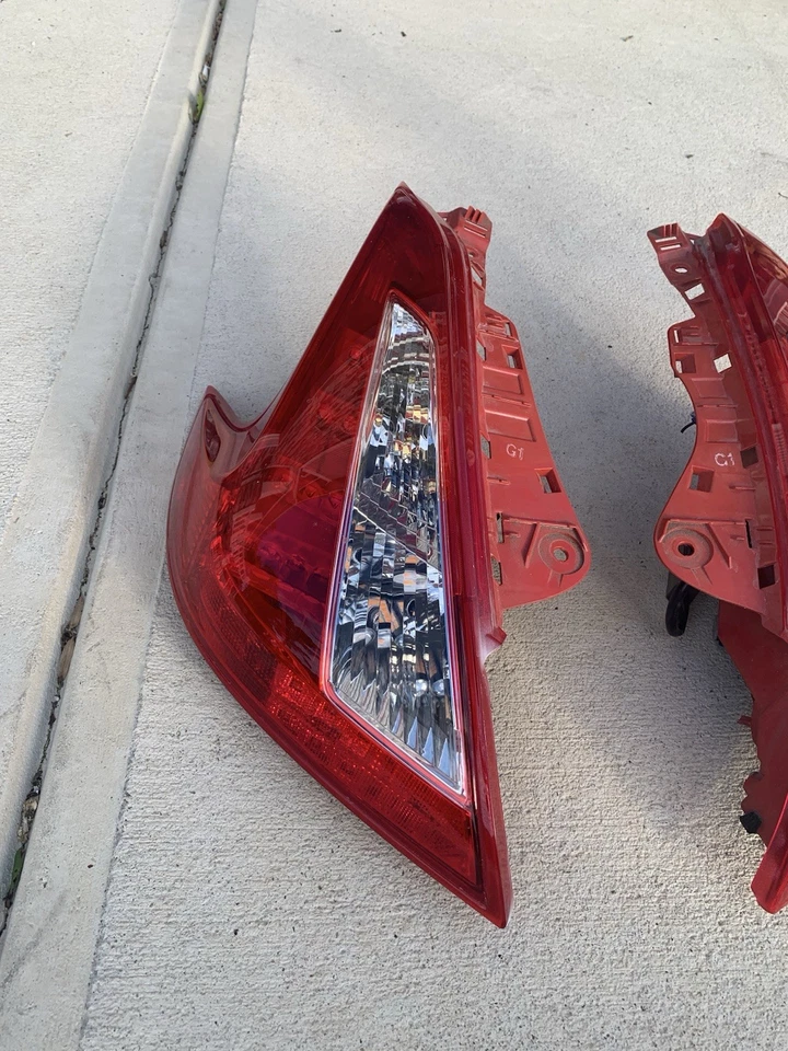 Juego de luces traseras izquierda derecha Nissan 370z 2011 OEM genuinas usadas Foto 3 de 4