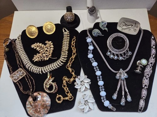 Vintage Costume Jewelry Lot Coro,Goldette, Lisner, Trifari, Weiss