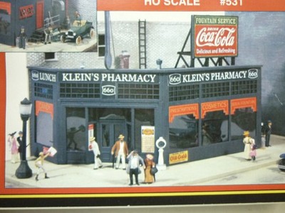 JL  Innovative Design      Klein´s Pharmacy     Eckhaus          Bausatz   1:87