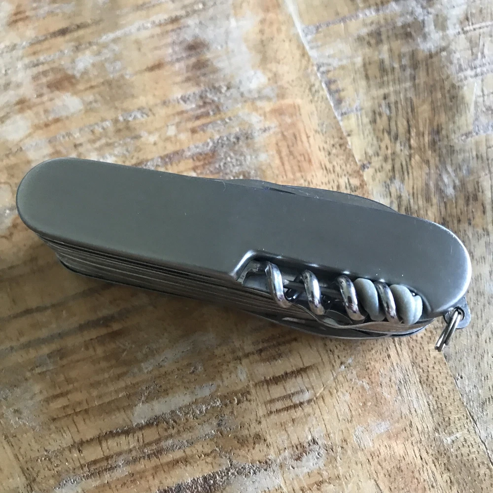 MULTI-TOOL WITH KNIFE AND SCREW DRIVER UTILITY SET MINI TOOLS BASS FISHING