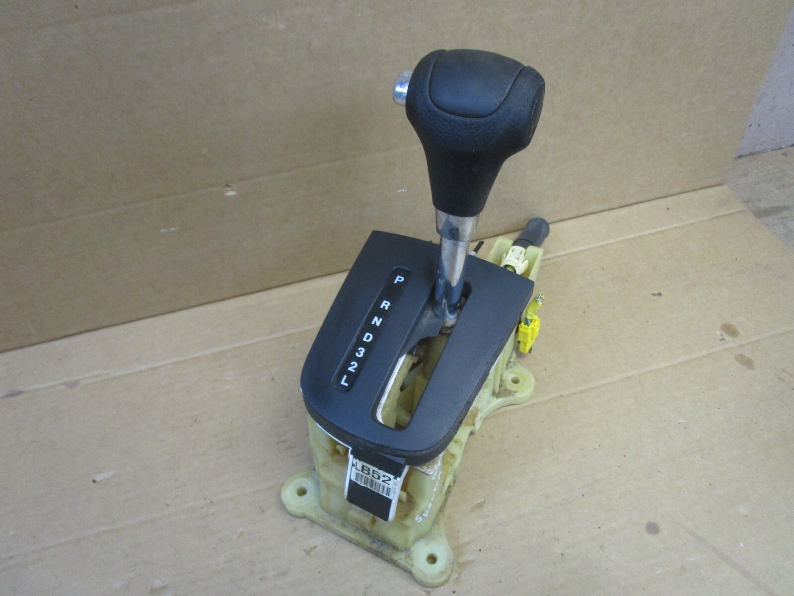 09 Kia Spectra Automatic Transmission Shift Gear Shifter Knob Assembly